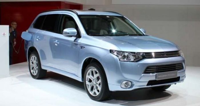 Осенью в России начнут продавать гибридный Mitsubishi Outlander PHEV